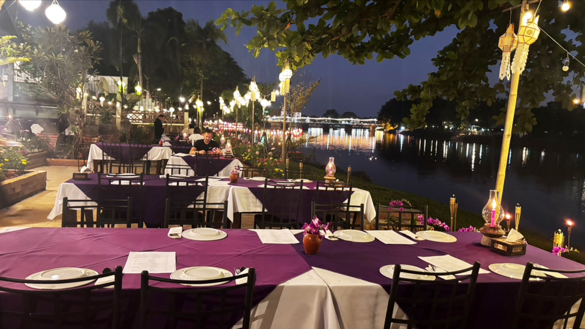 The Gallery: beautiful riverside dining atmosphere