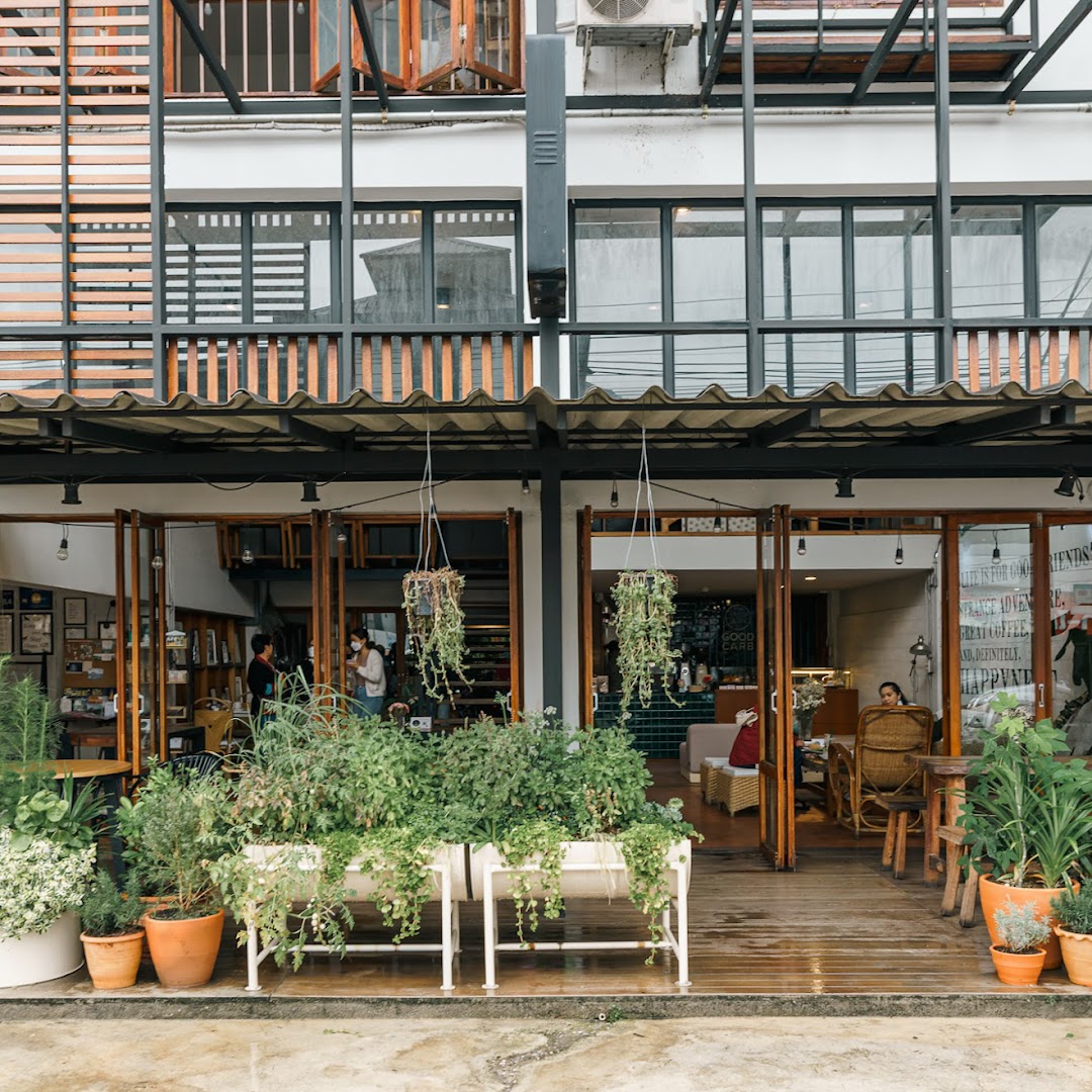 Good Carb: attractive and inviting venue exterior