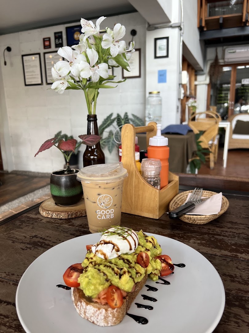 Good Carb: appetizing food and inviting atmosphere