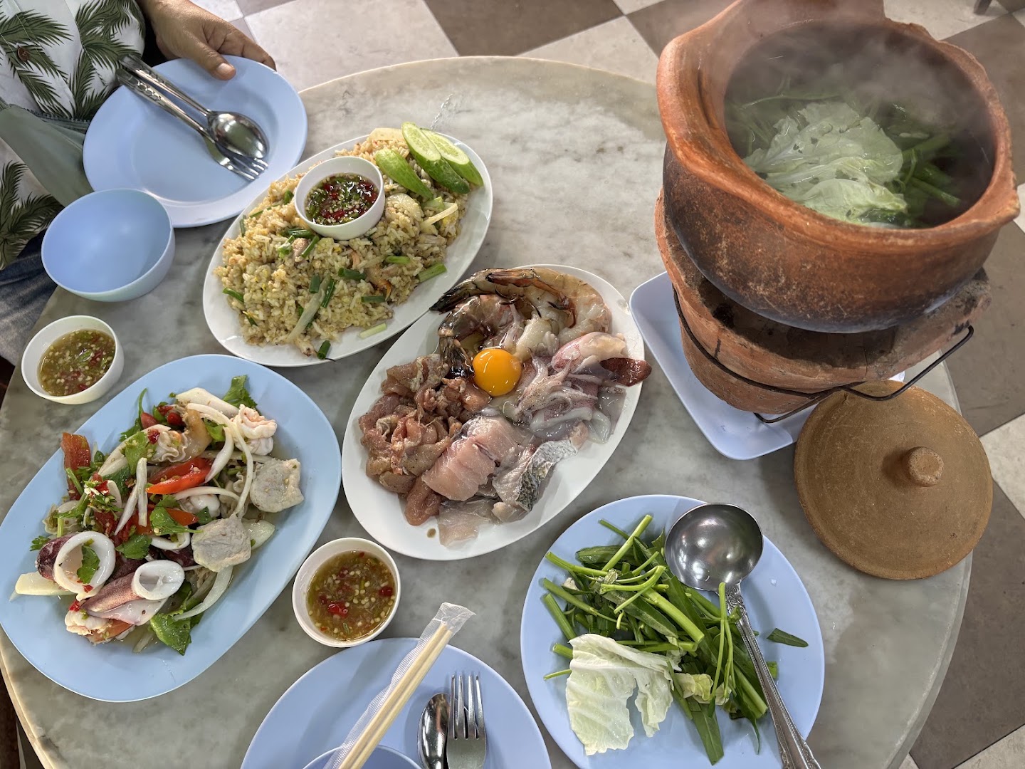 Jek Pia: appetizing photo of served food