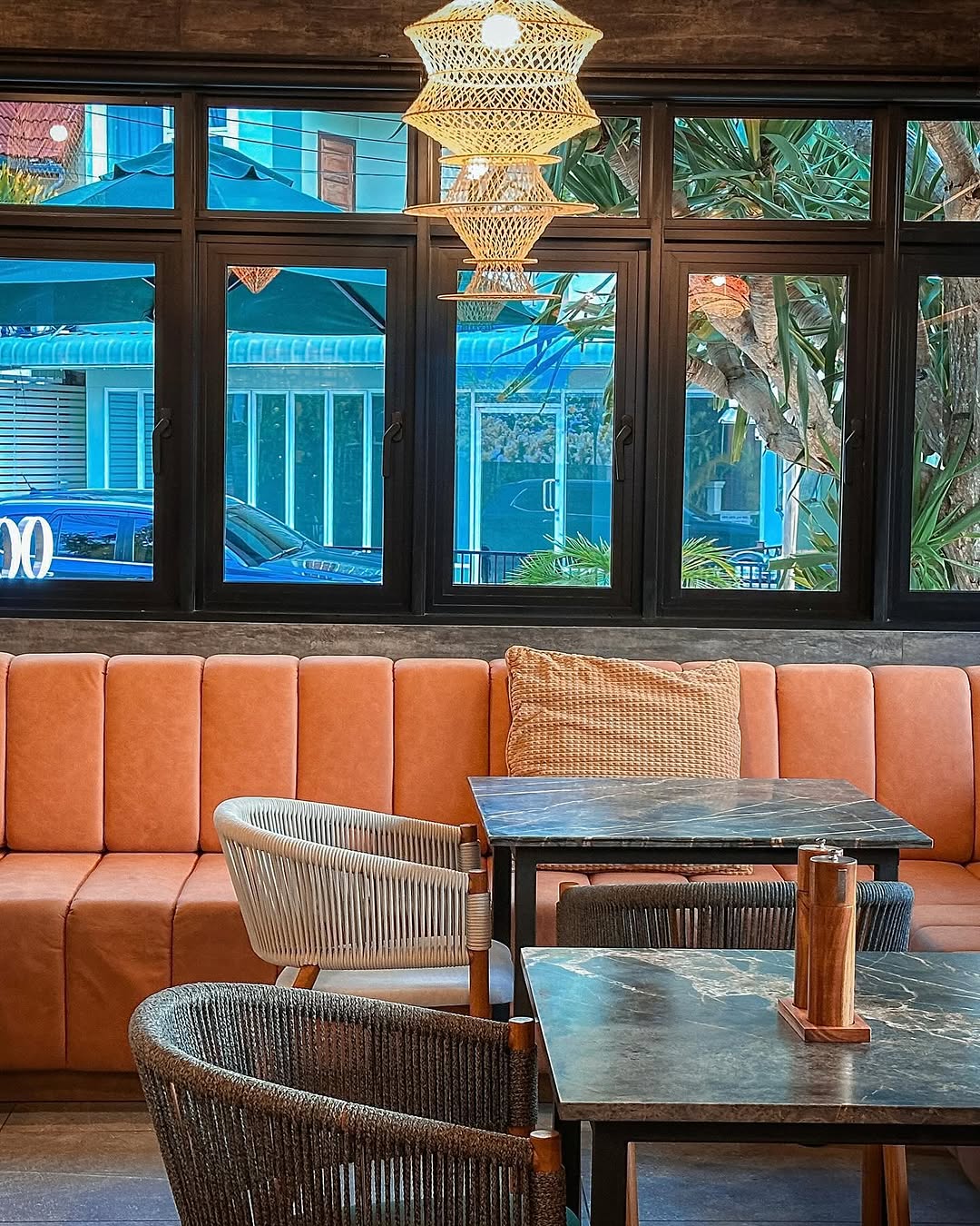Taboo Tapas Wine & Lounge: attractive interior and inviting atmosphere