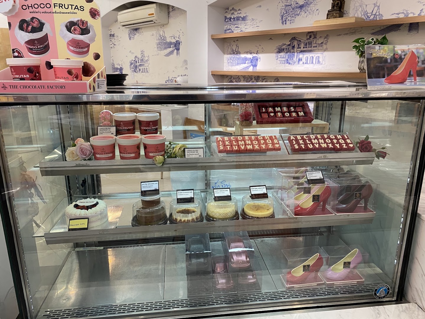 The Chocolate Factory: clear display of restaurant products