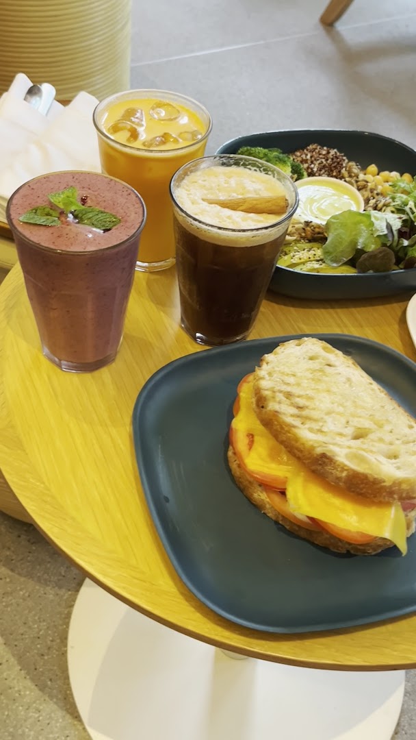 The Juice Cafe: appetizing photo of cafe food