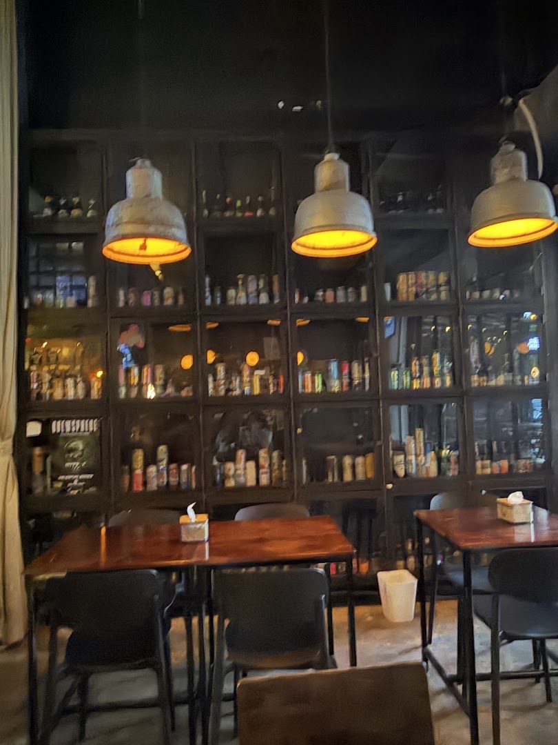Three Dots & A Dash: venue atmosphere and interior