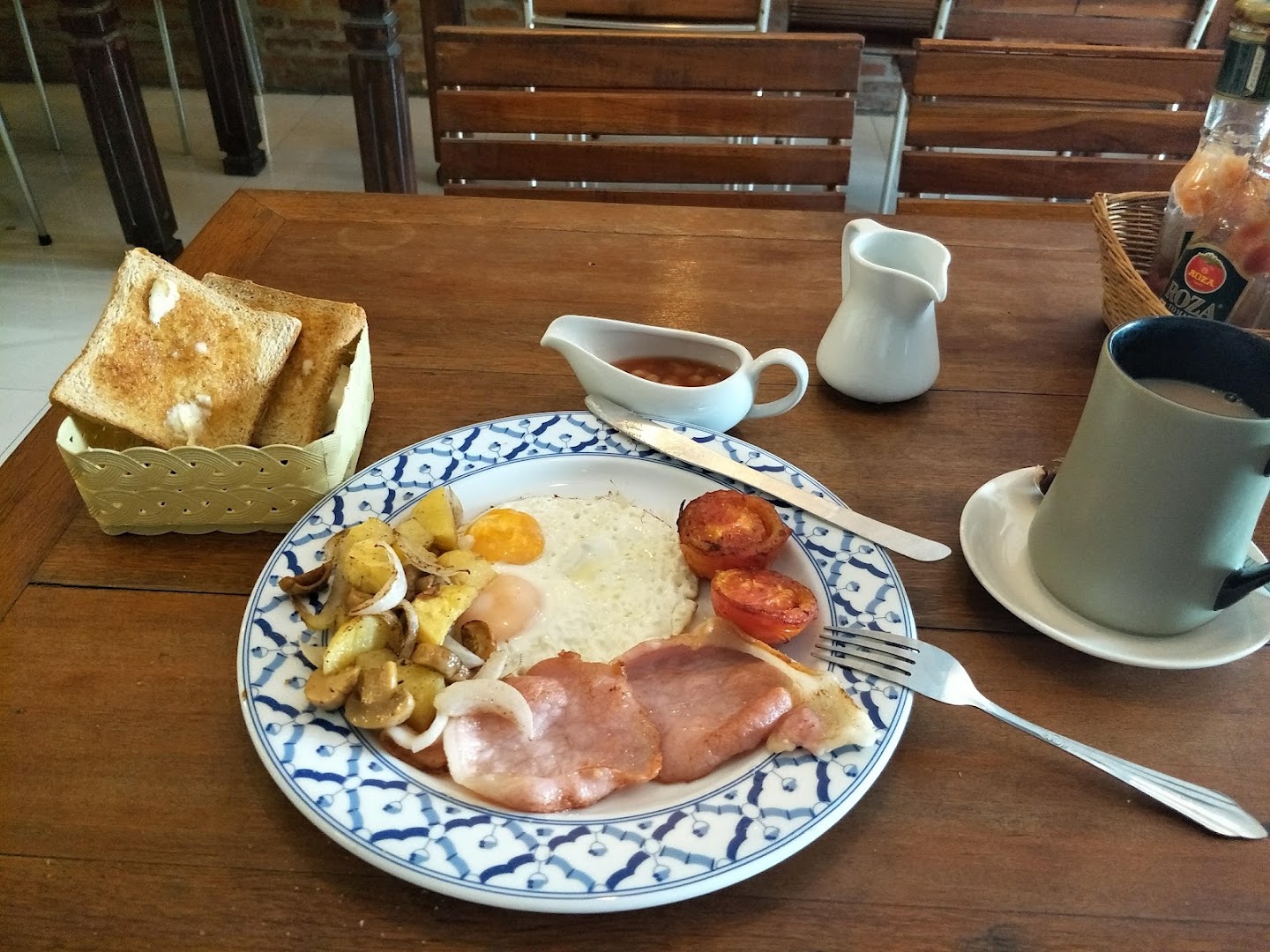 Crowe's Nest Cafe: appetizing photo of breakfast meal