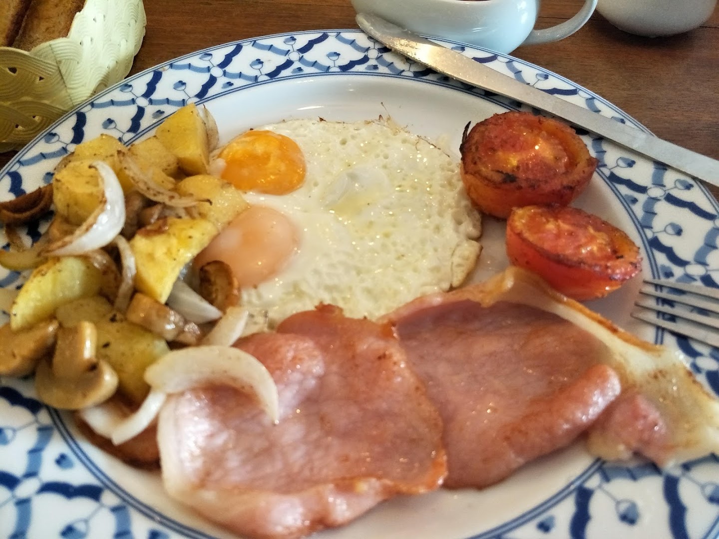 Crowe's Nest Cafe: appetizing photo of breakfast meal