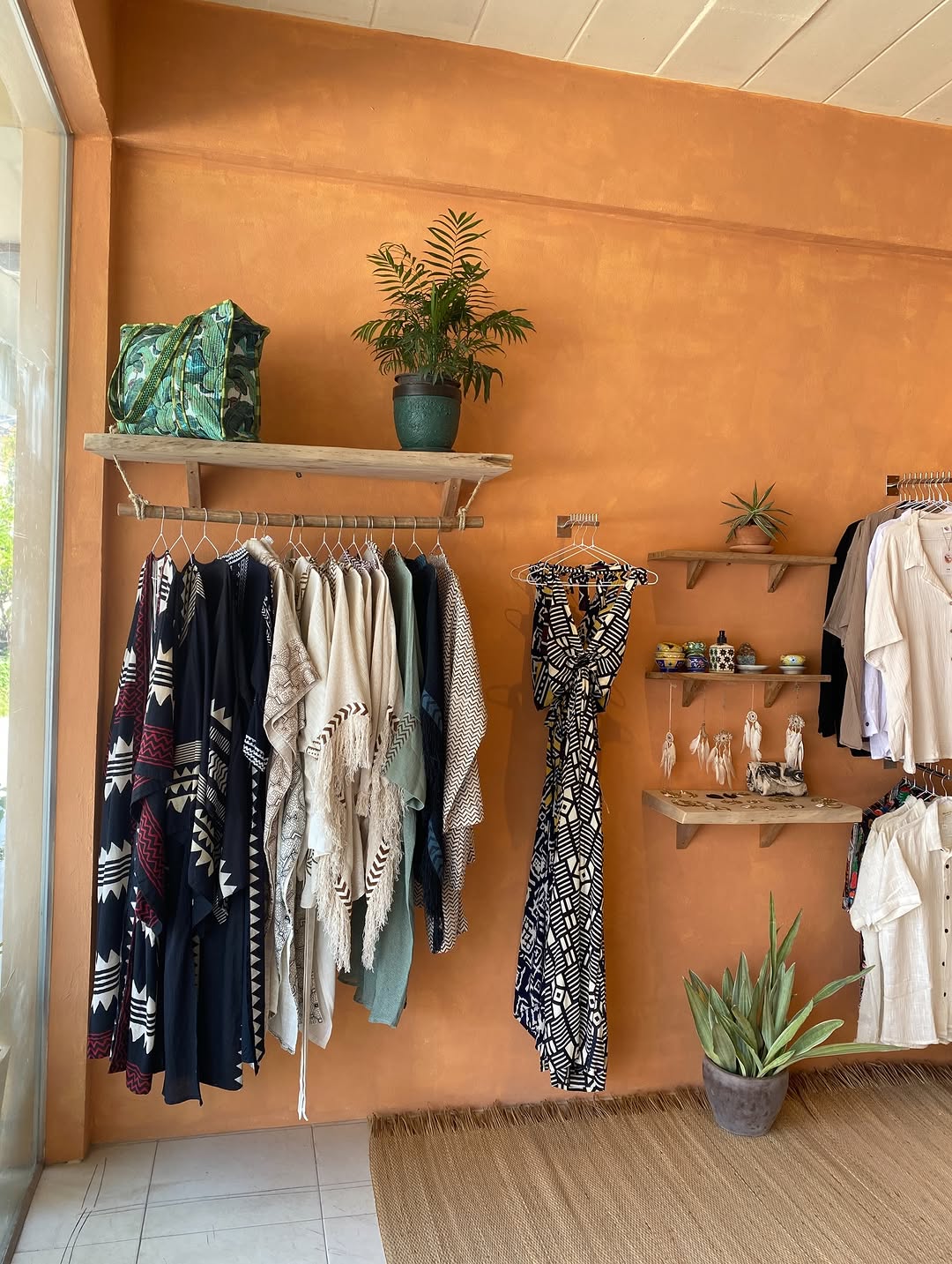 Jai Yen Store: attractive, clear shop interior display