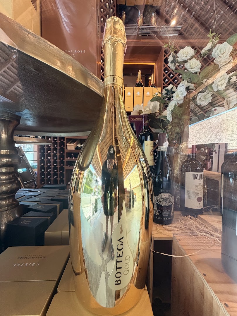 Chi Samui: high quality product display photo