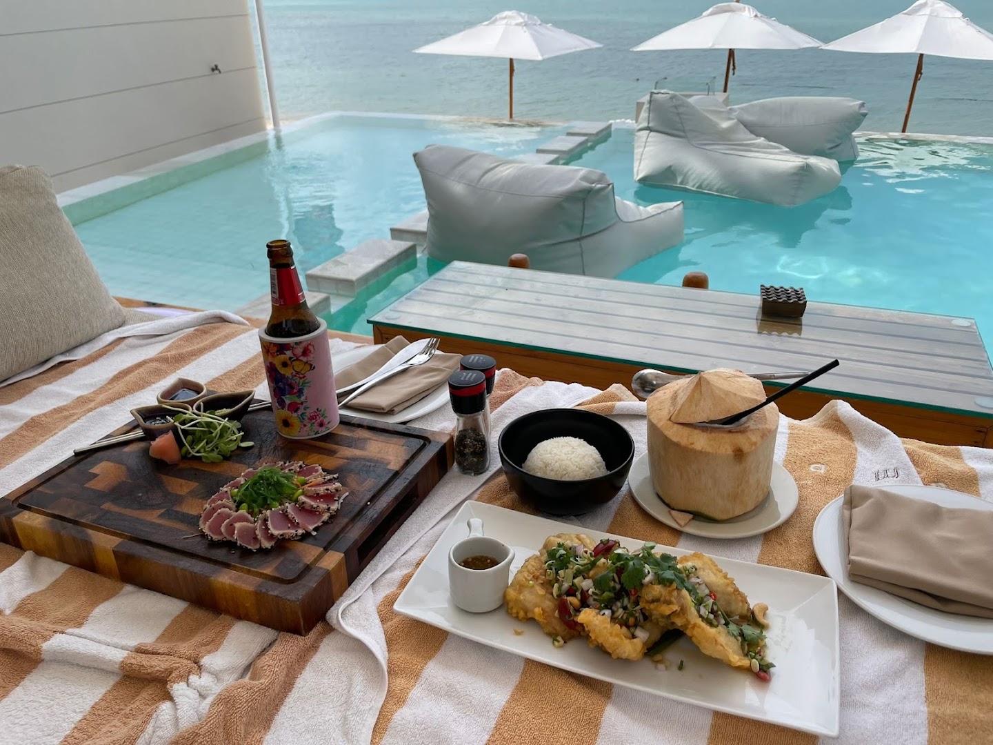 Chi Samui: appealing food and pool view