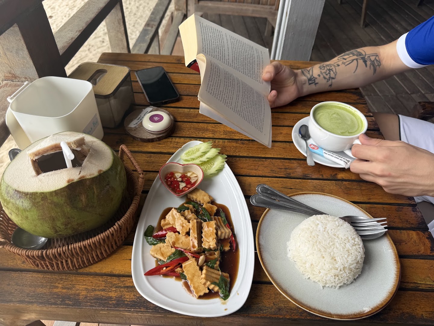 No.11 Cafe & Bar: appetizing food and relaxed atmosphere