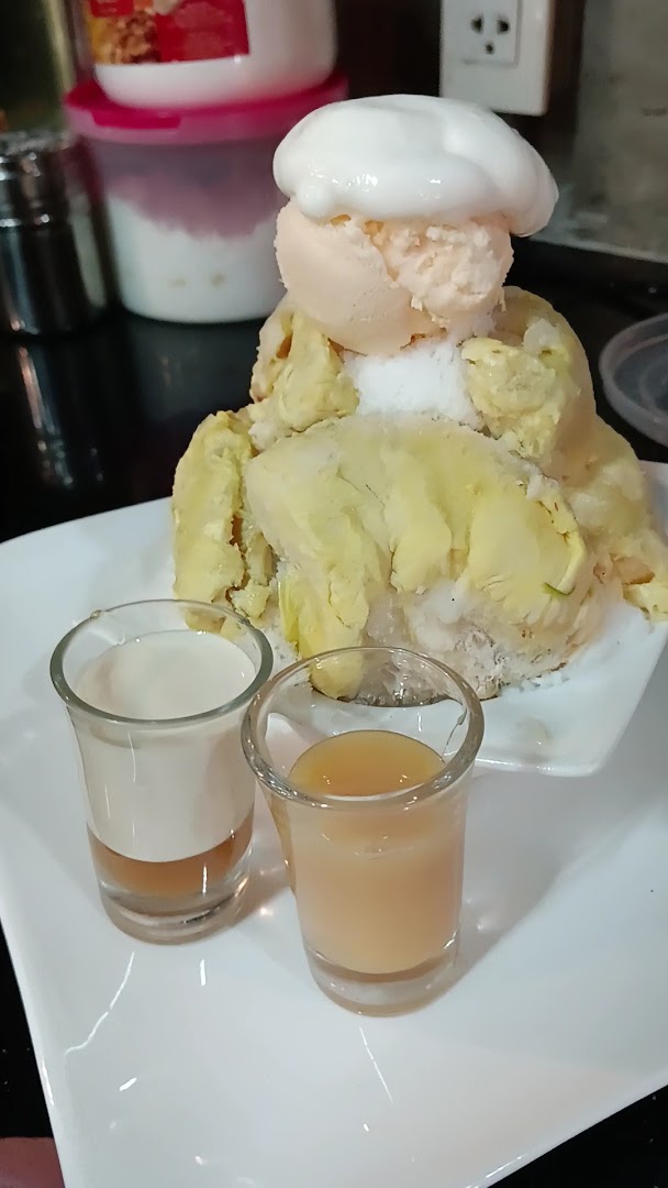 168 Café & Bistro: appetizing photo of restaurant dessert