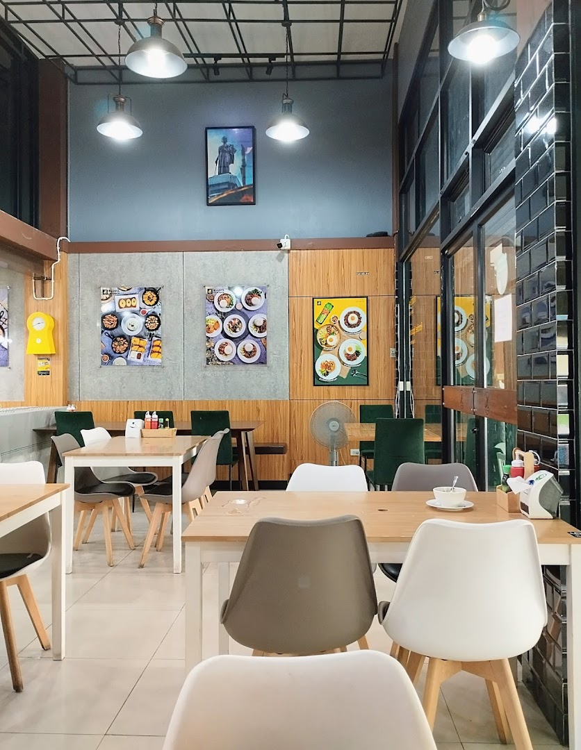 Baan Ya Steak House: clear, inviting restaurant interior photo