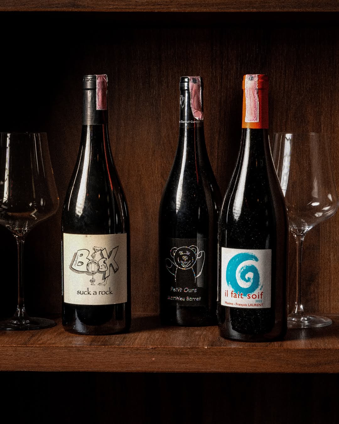 Bisou: professional quality wine display photo