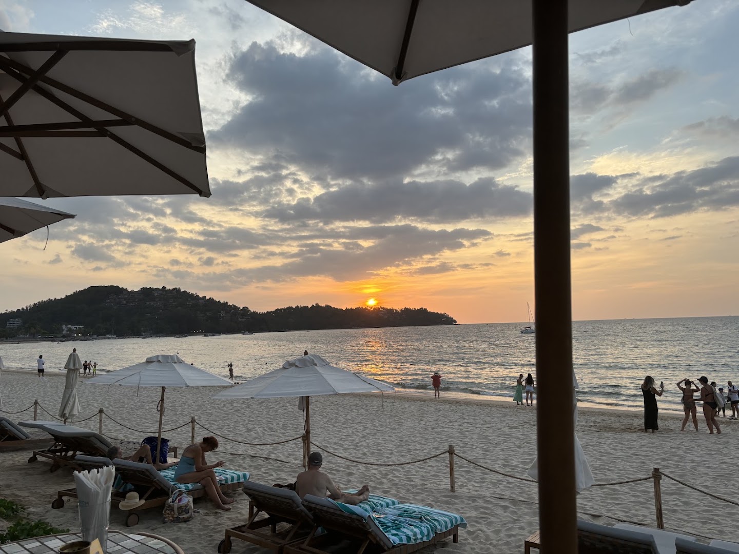 Catch Beach Club: beautiful sunset beach club atmosphere