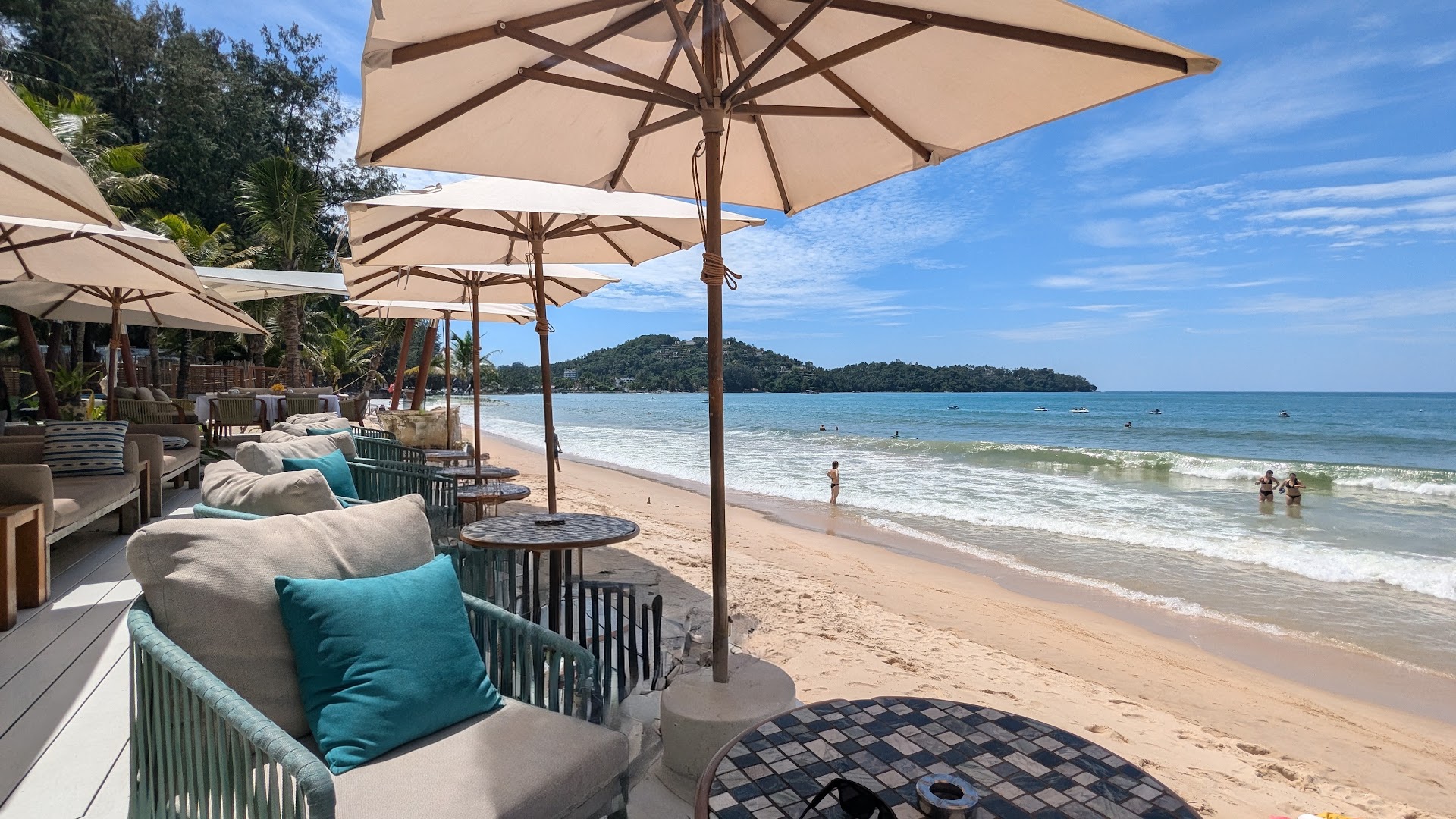 Catch Beach Club: beautiful, high-quality beach club atmosphere