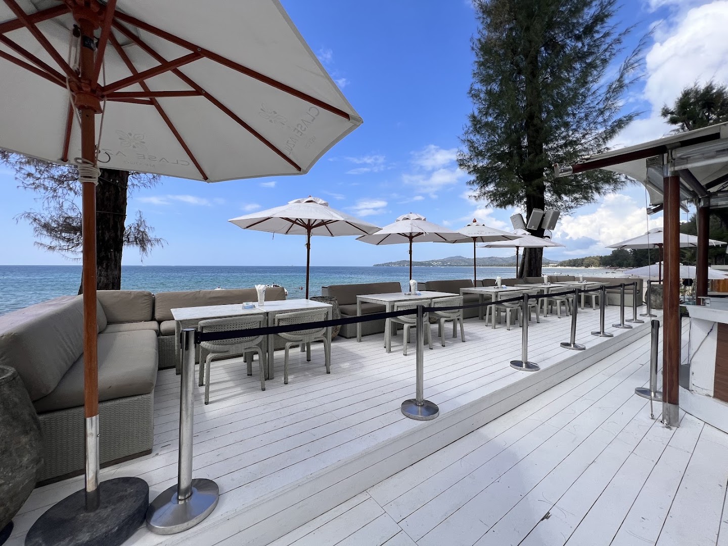 Catch Beach Club: attractive, professional beach club atmosphere