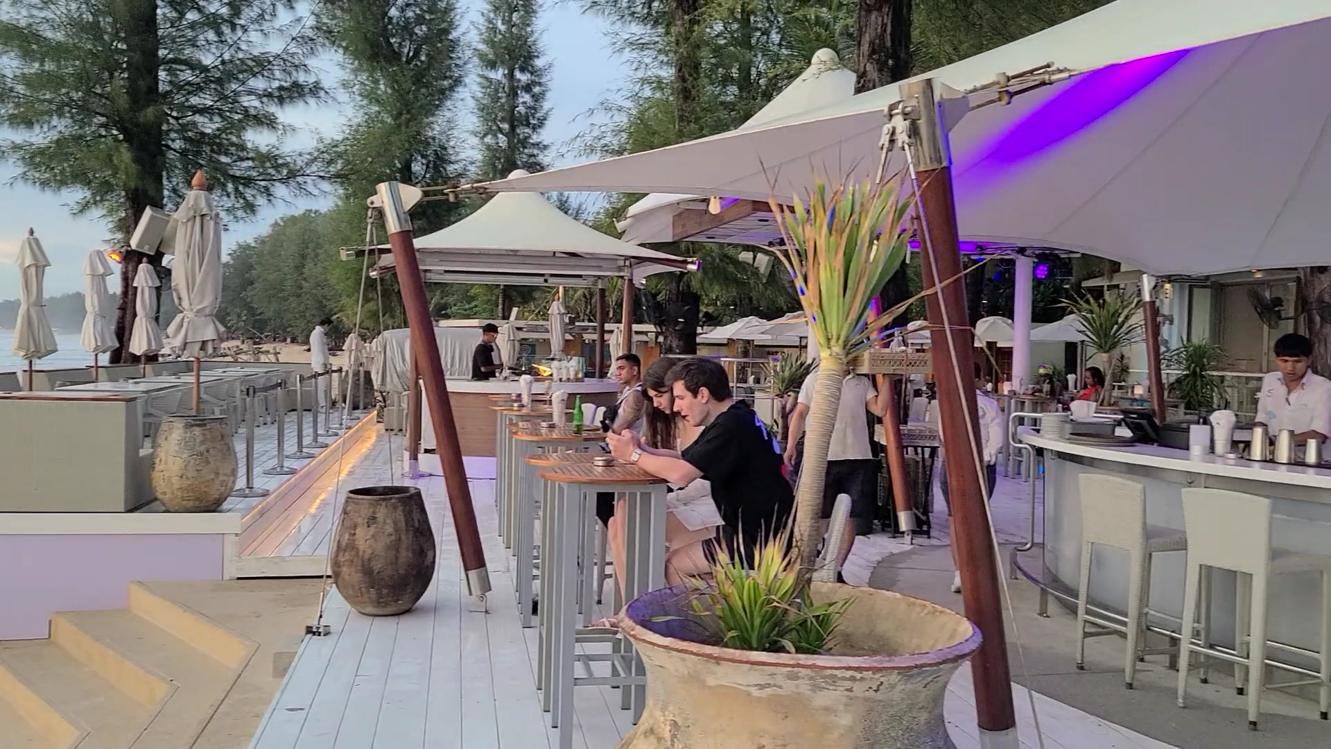Catch Beach Club: venue atmosphere and guests