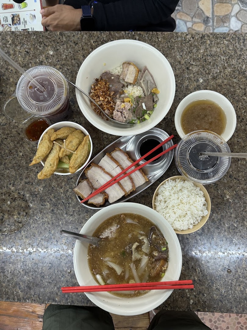 Go Benz: appetizing top-down food shot