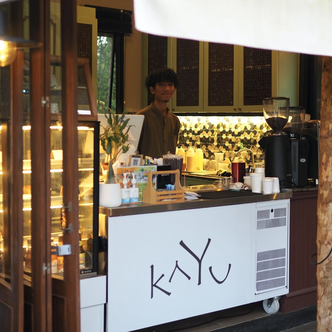 KAYU Café: clear, professional shot of staff