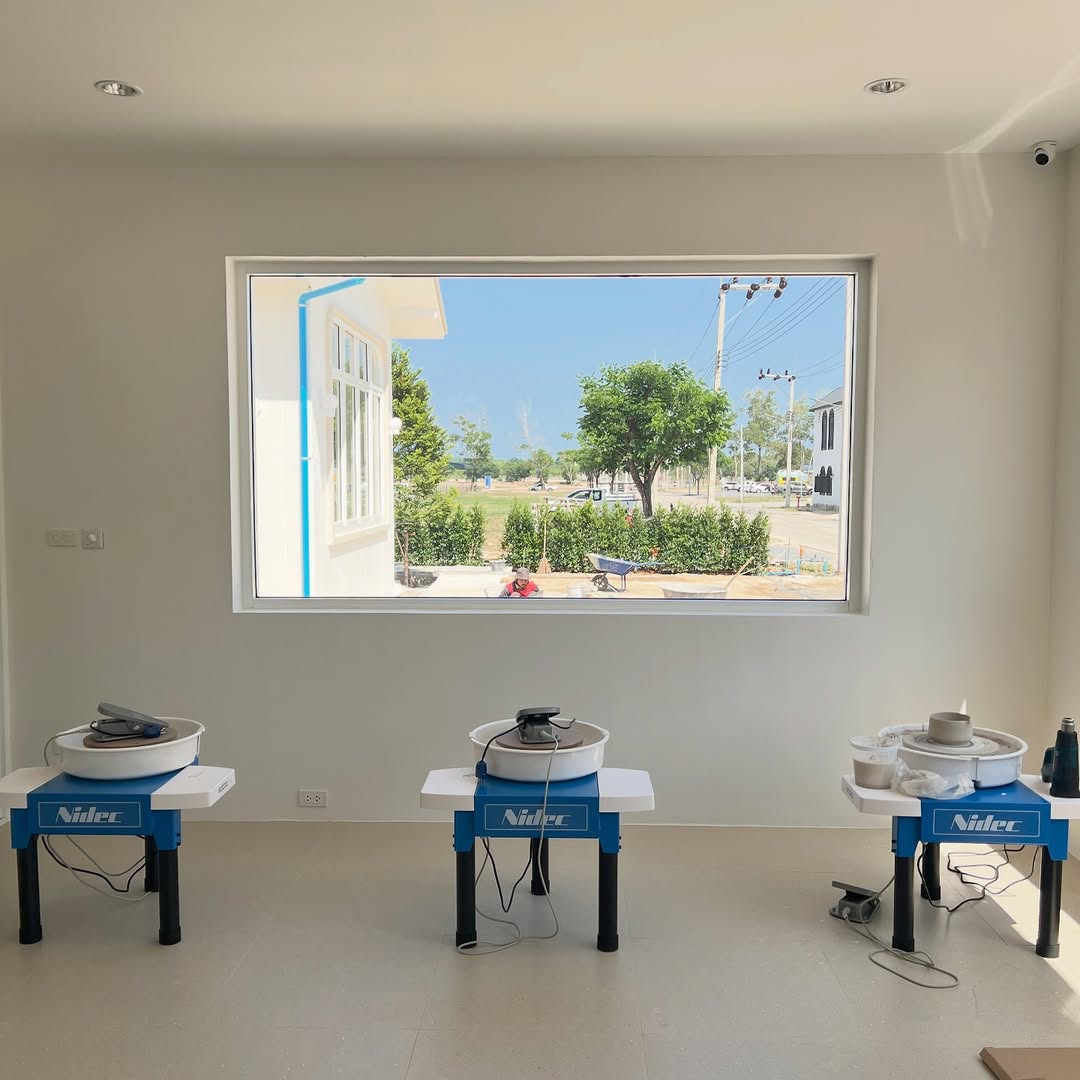 SiTAO STUDIO Cherngtalay: clear view of studio workspace