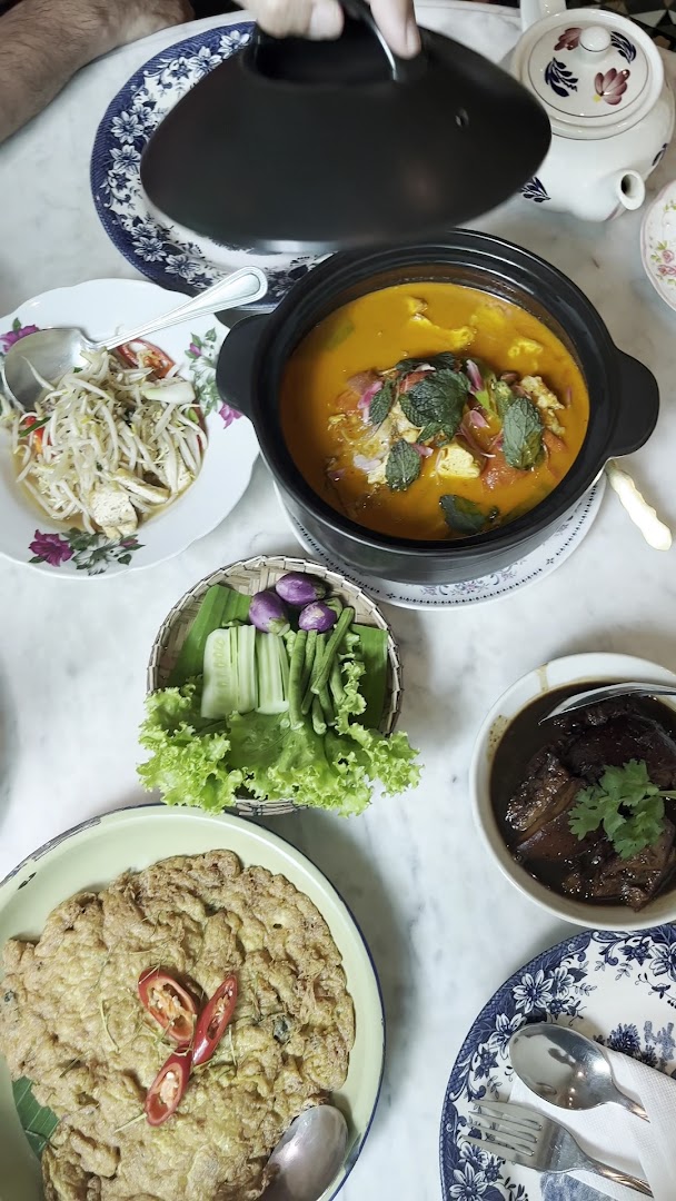 The Charm Dining Gallery: appetizing high-quality food photography