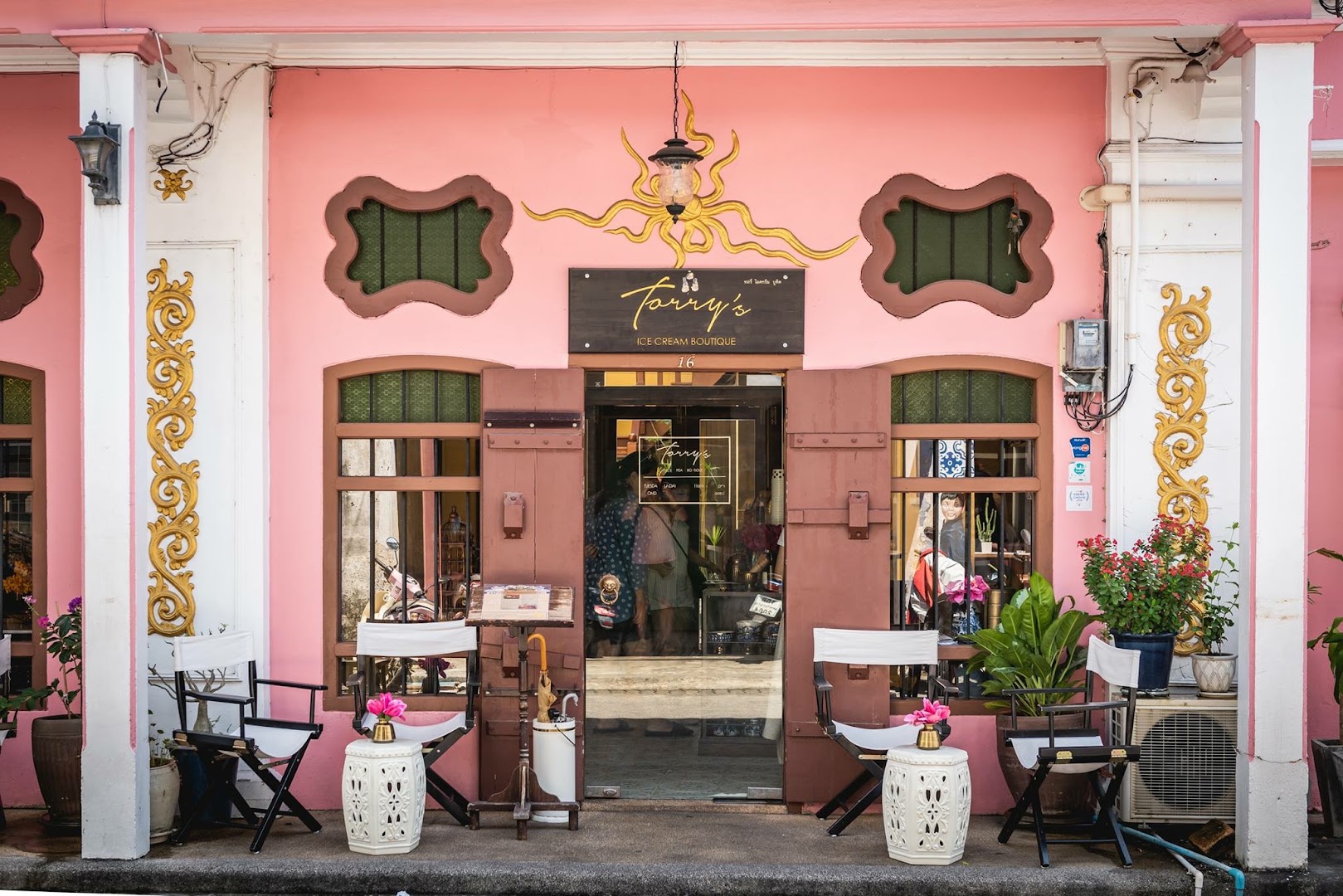 Torry's Ice Cream: attractive, professional storefront photo