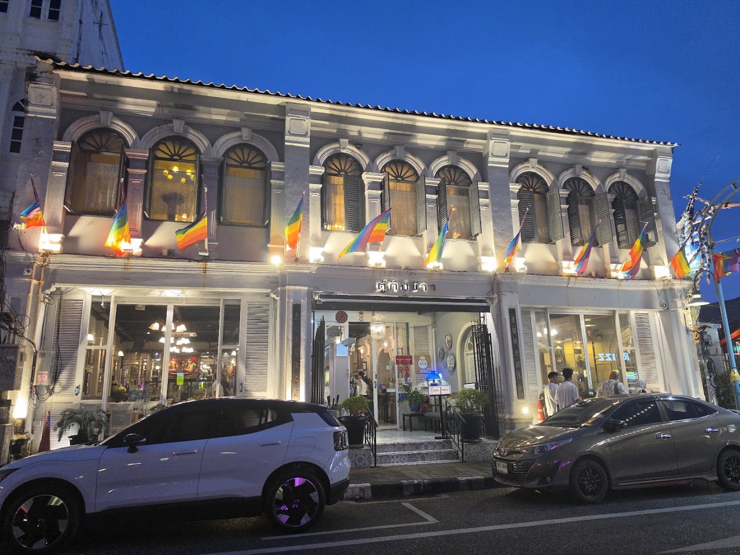 Tu Kab Khao: attractive exterior shot of restaurant