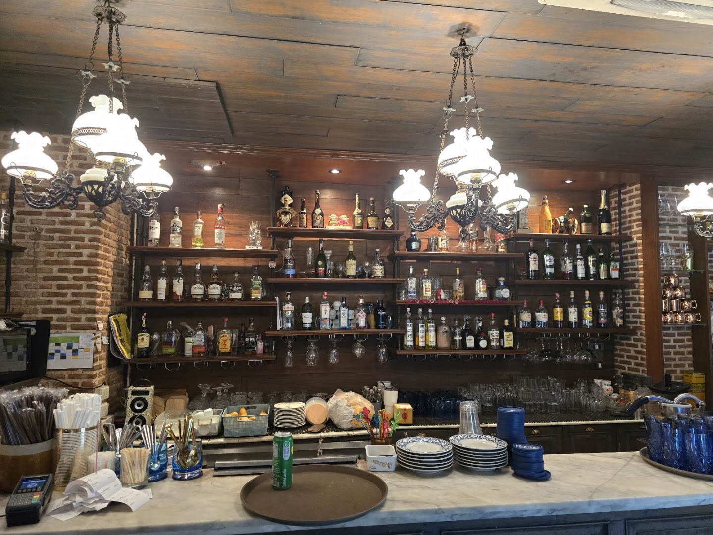 Tu Kab Khao: clear photo of restaurant bar