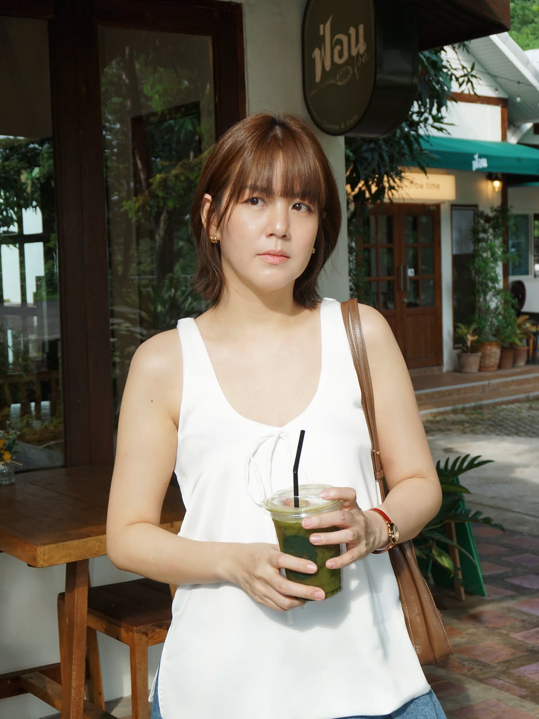 Lom&fon Kitchen: customer enjoying drink at venue