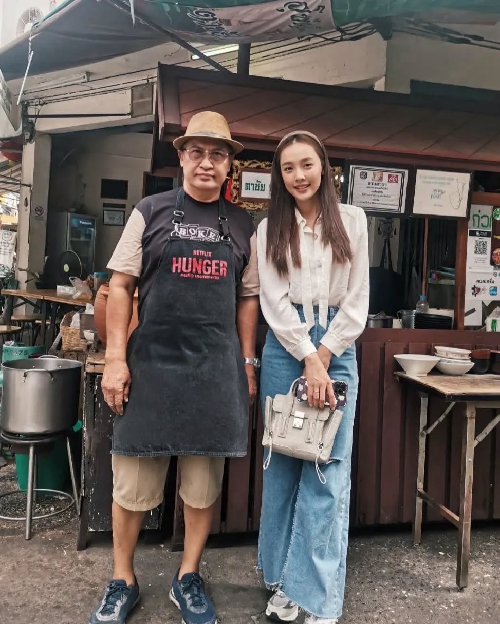 Ta Pui Sukhothai Noodle: staff and restaurant atmosphere