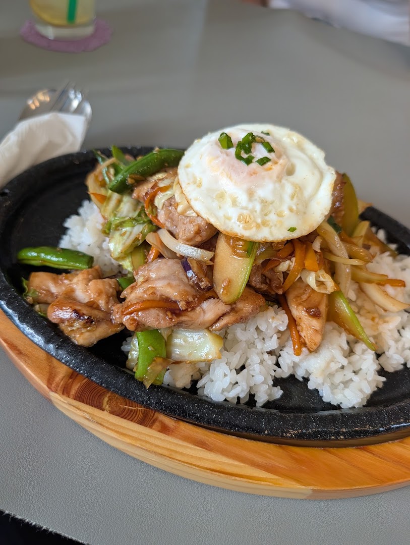 Young's Kitchen: appetizing, high-quality food photo