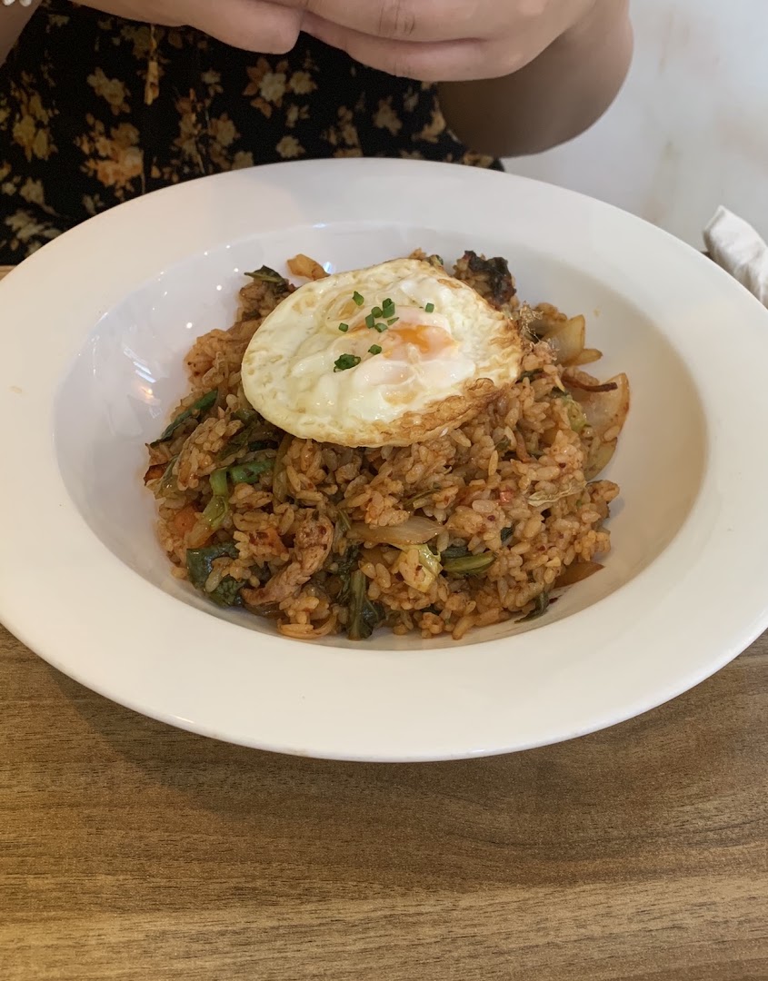 Young's Kitchen: appetizing photo of brunch dish
