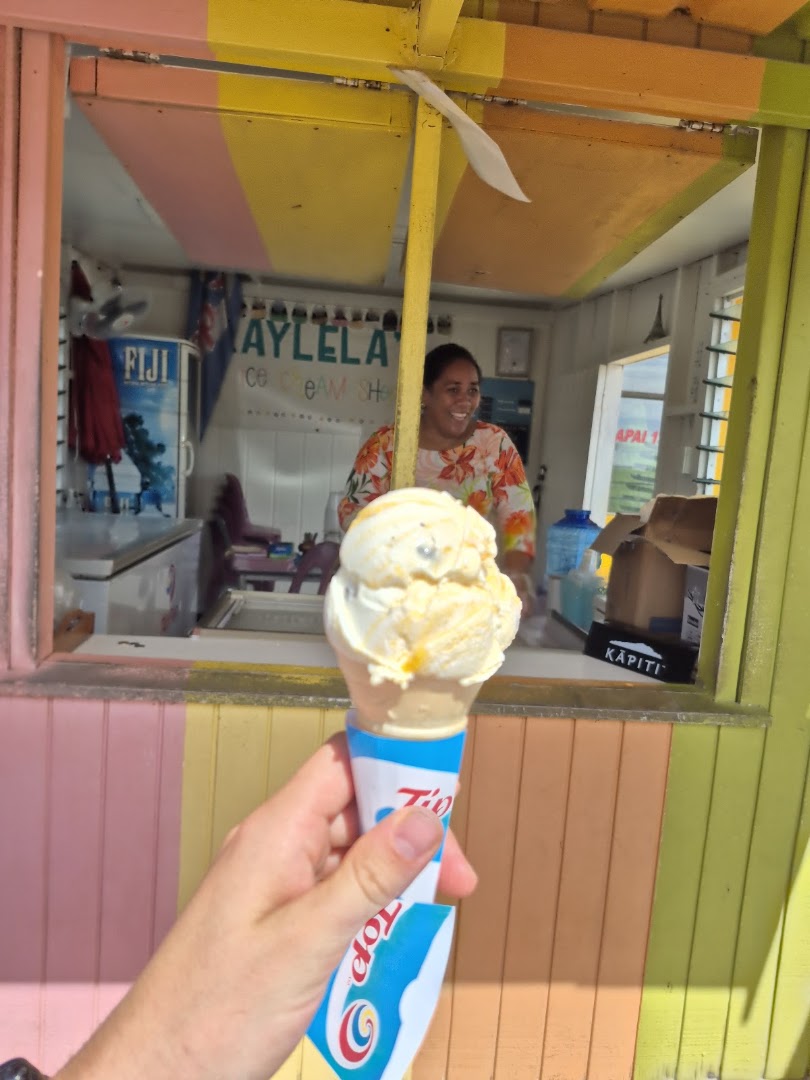 RayLela's Cake & Ice Cream Shop: appetizing product and friendly atmosphere