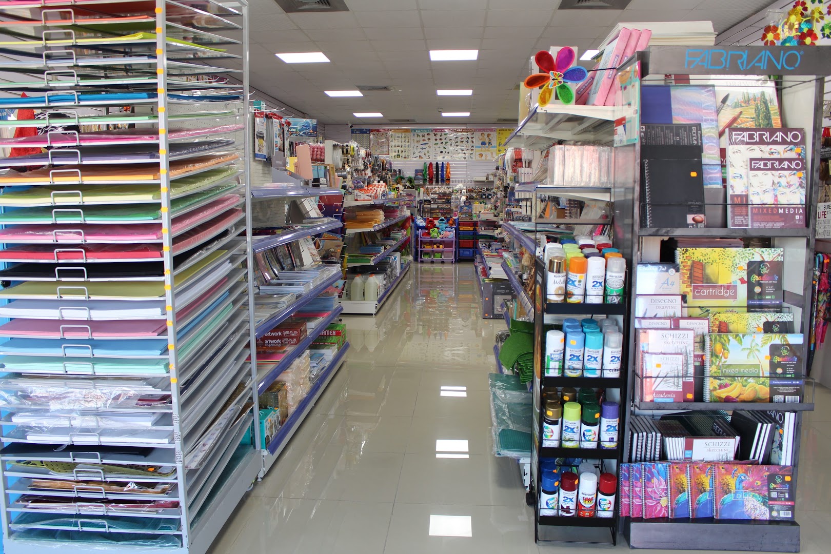 Amazon Art & Crafts: clear view of shop interior