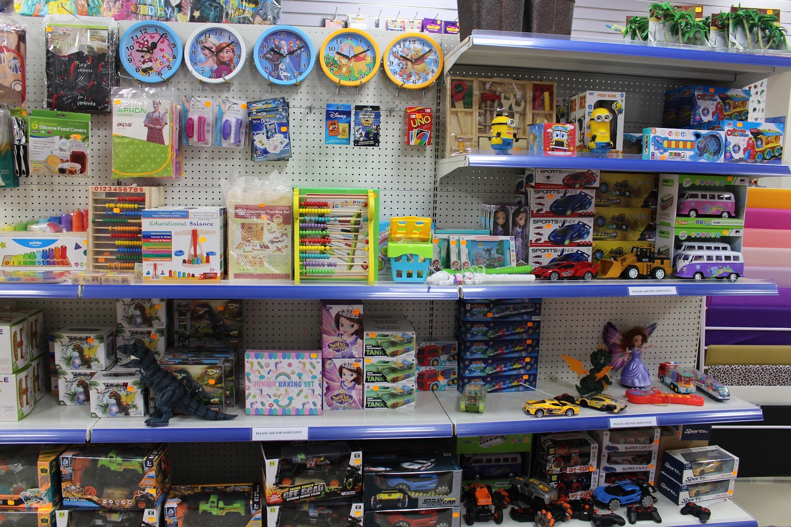 Amazon Art & Crafts: clear display of shop products