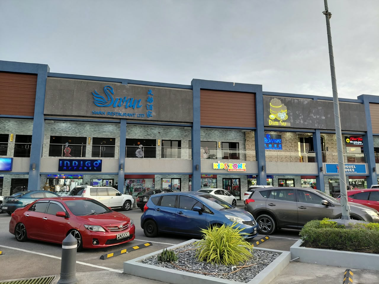 Swan Restaurant: clear exterior view of restaurant