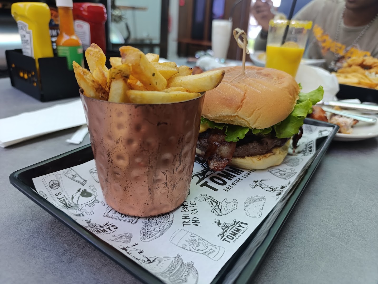 Tommy's Brewing Company - Brentwood: appetizing food photography