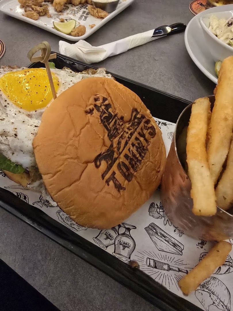 Tommy's Brewing Company - Brentwood: appetizing food photo with branding