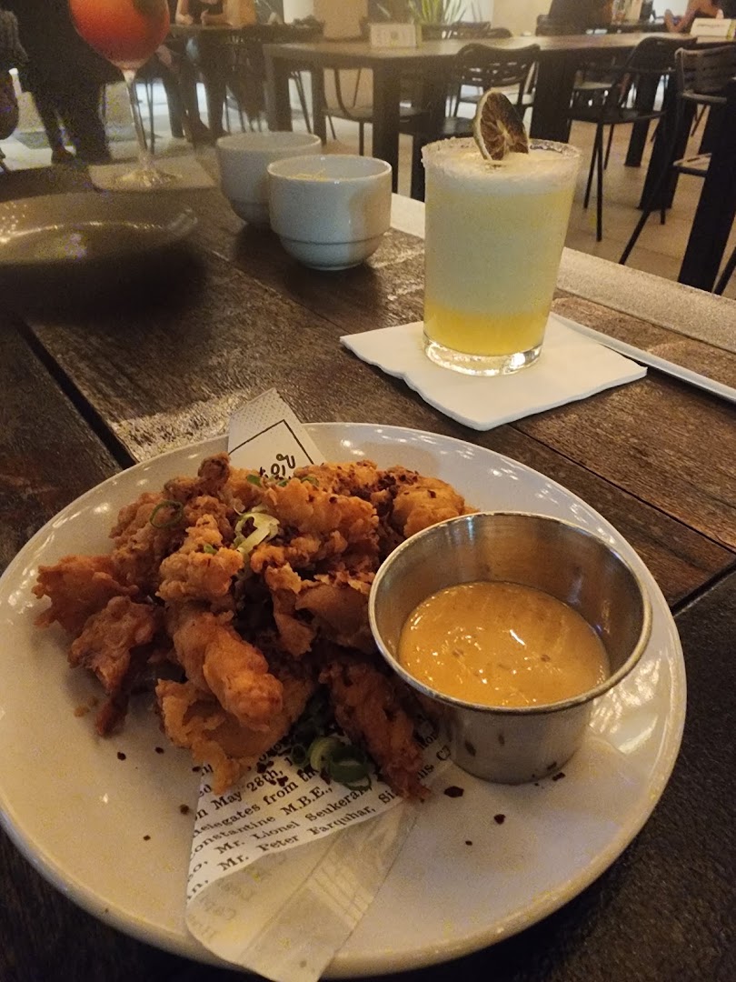 YUGO by More Vino: appetizing food and drink presentation