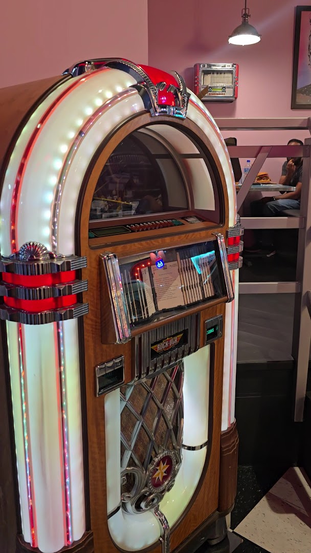 Blue Star Diner: authentic diner atmosphere