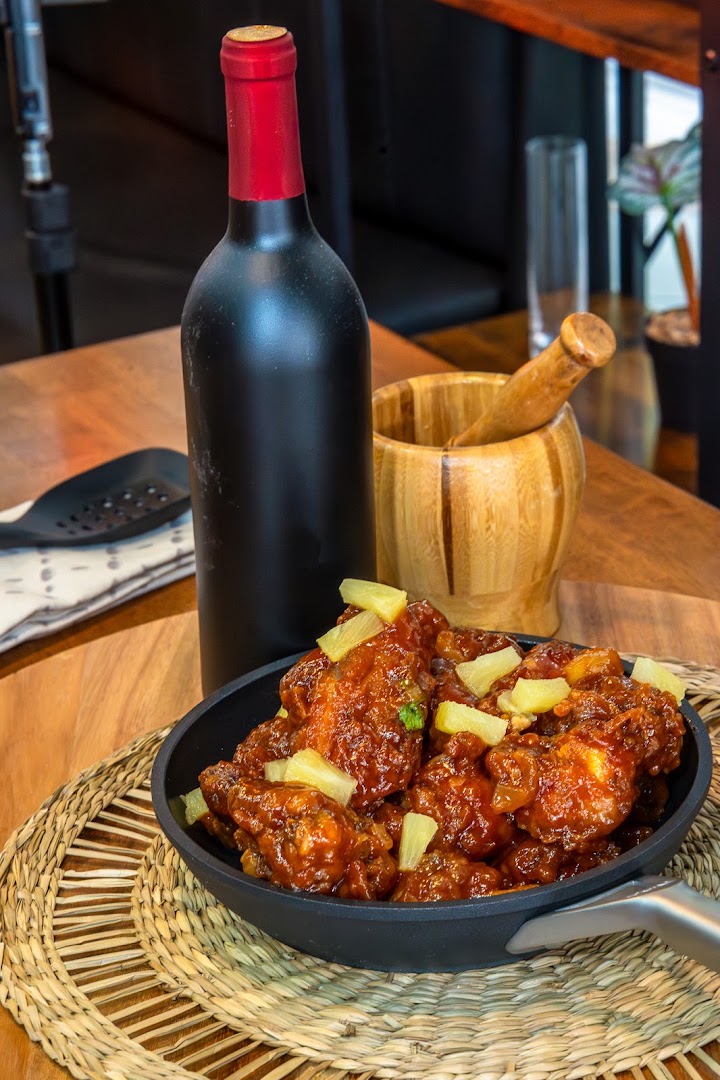 Charred Restaurant & Grill: appetizing food and drink presentation