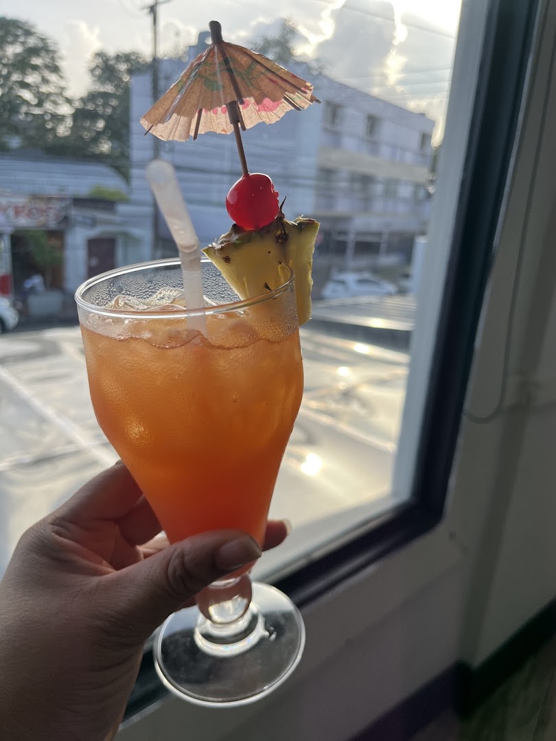 iSeafood: appealing cocktail photo for restaurant