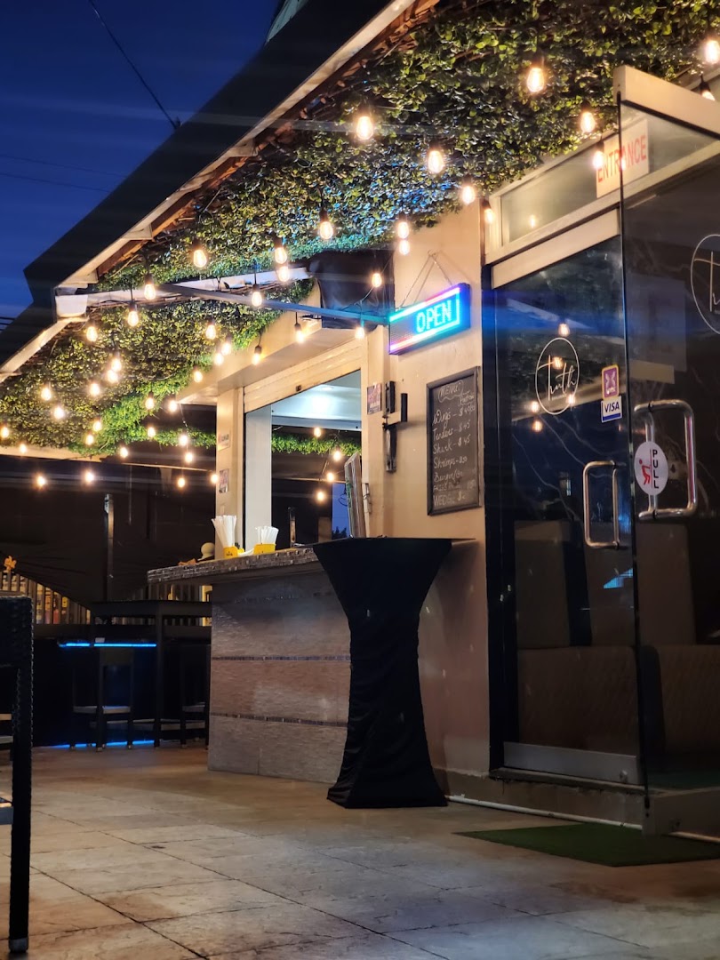Truth Bar & Lounge: inviting atmosphere and professional lighting