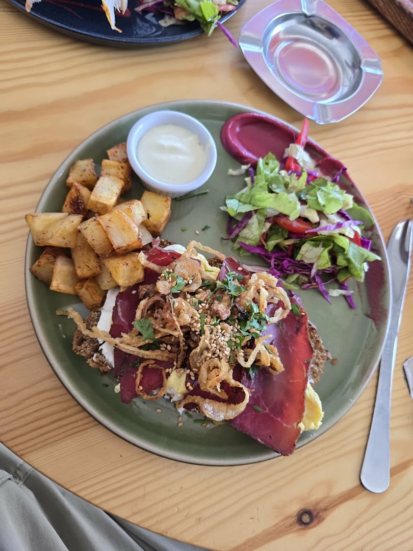 Madelina: appetizing, high-quality food photo