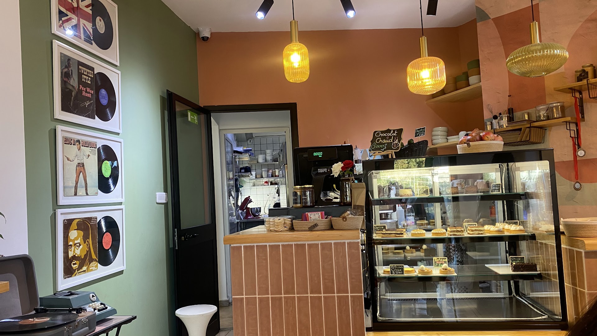 Madelina: inviting interior and food display