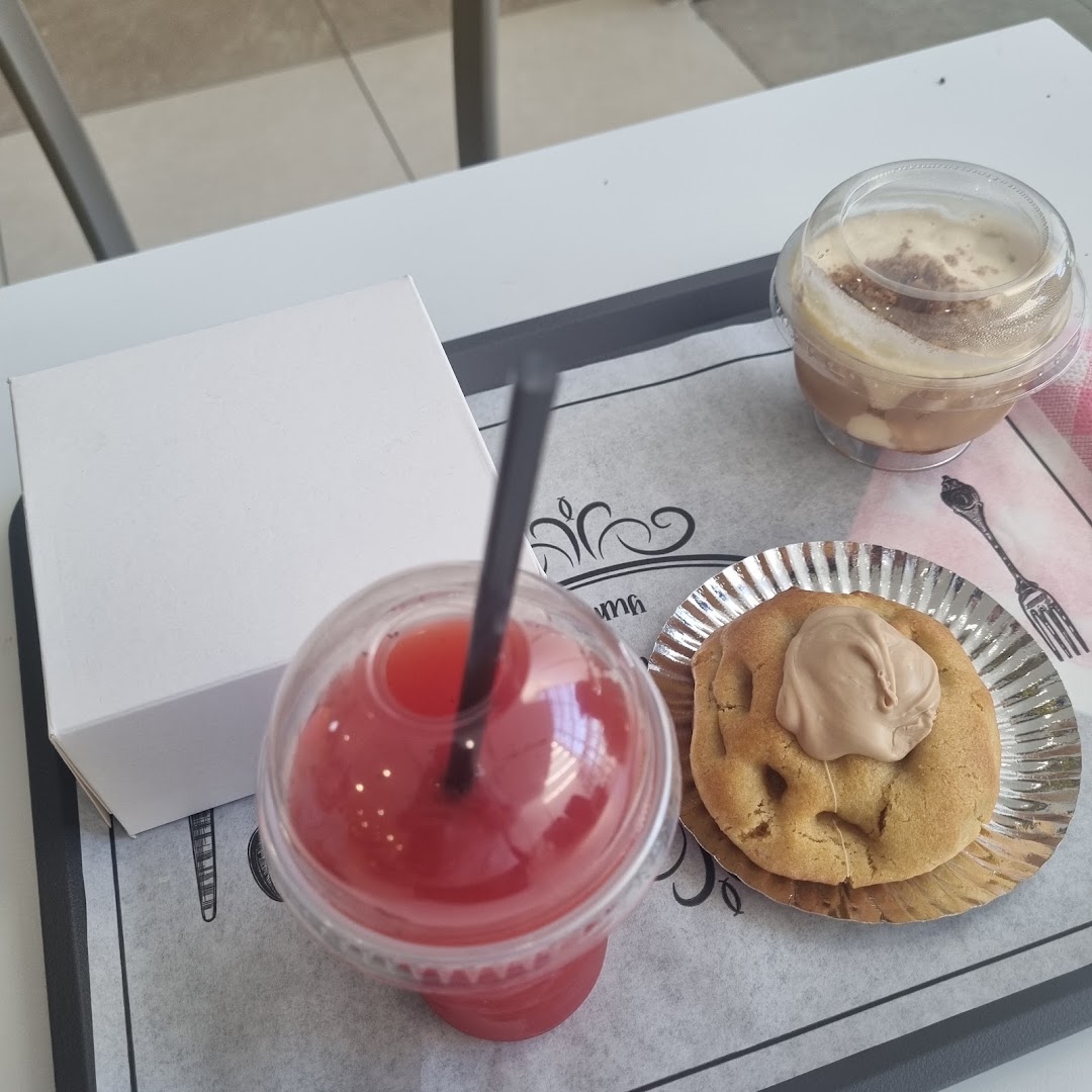 Star Mugs: clear photo of served items