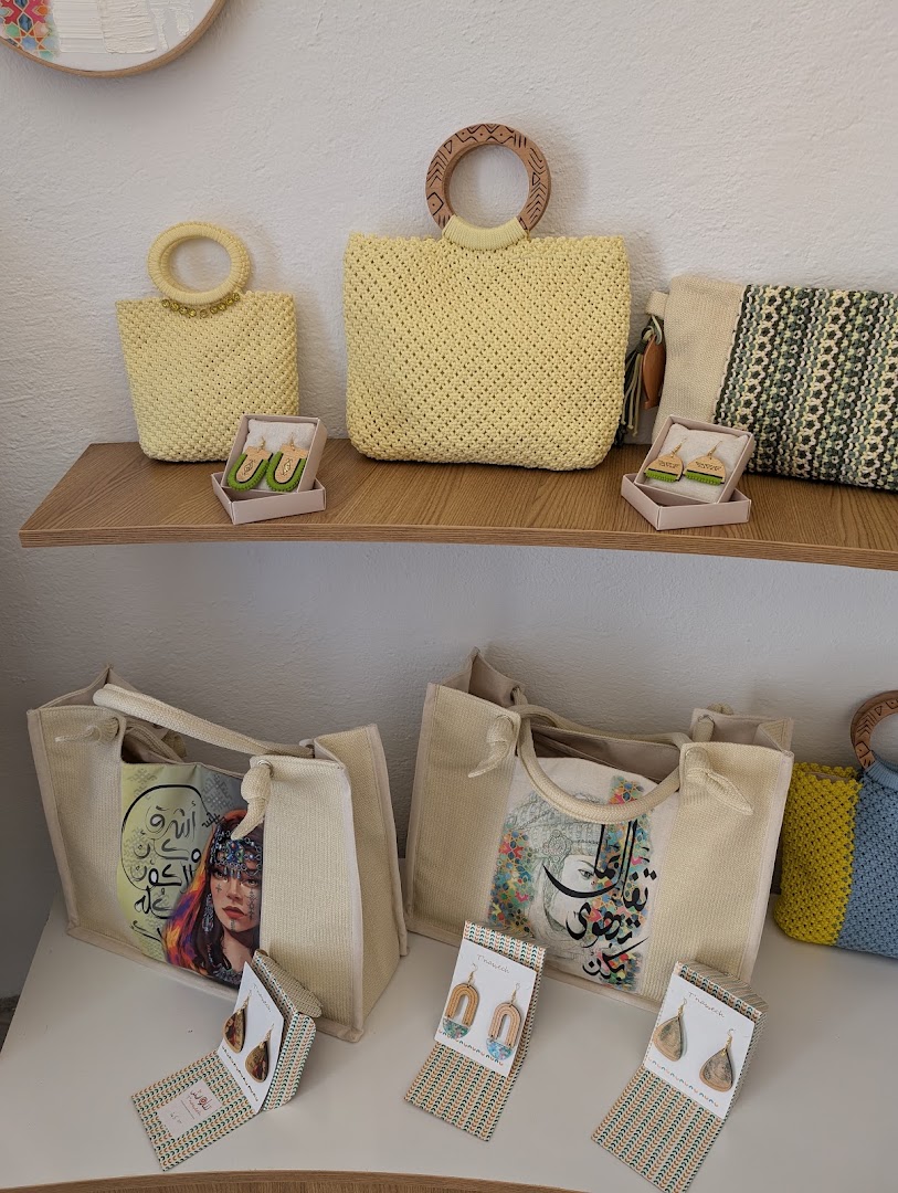 T'Nawech: clear display of shop products