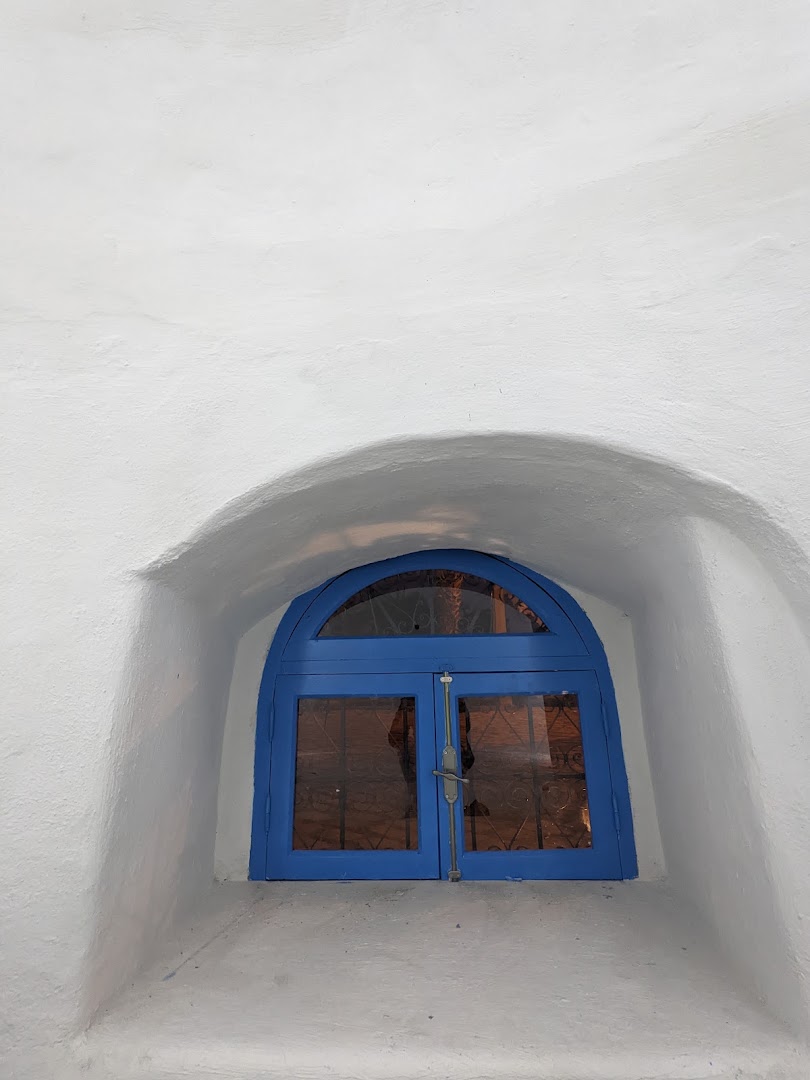 T'Nawech: attractive architectural detail of shop