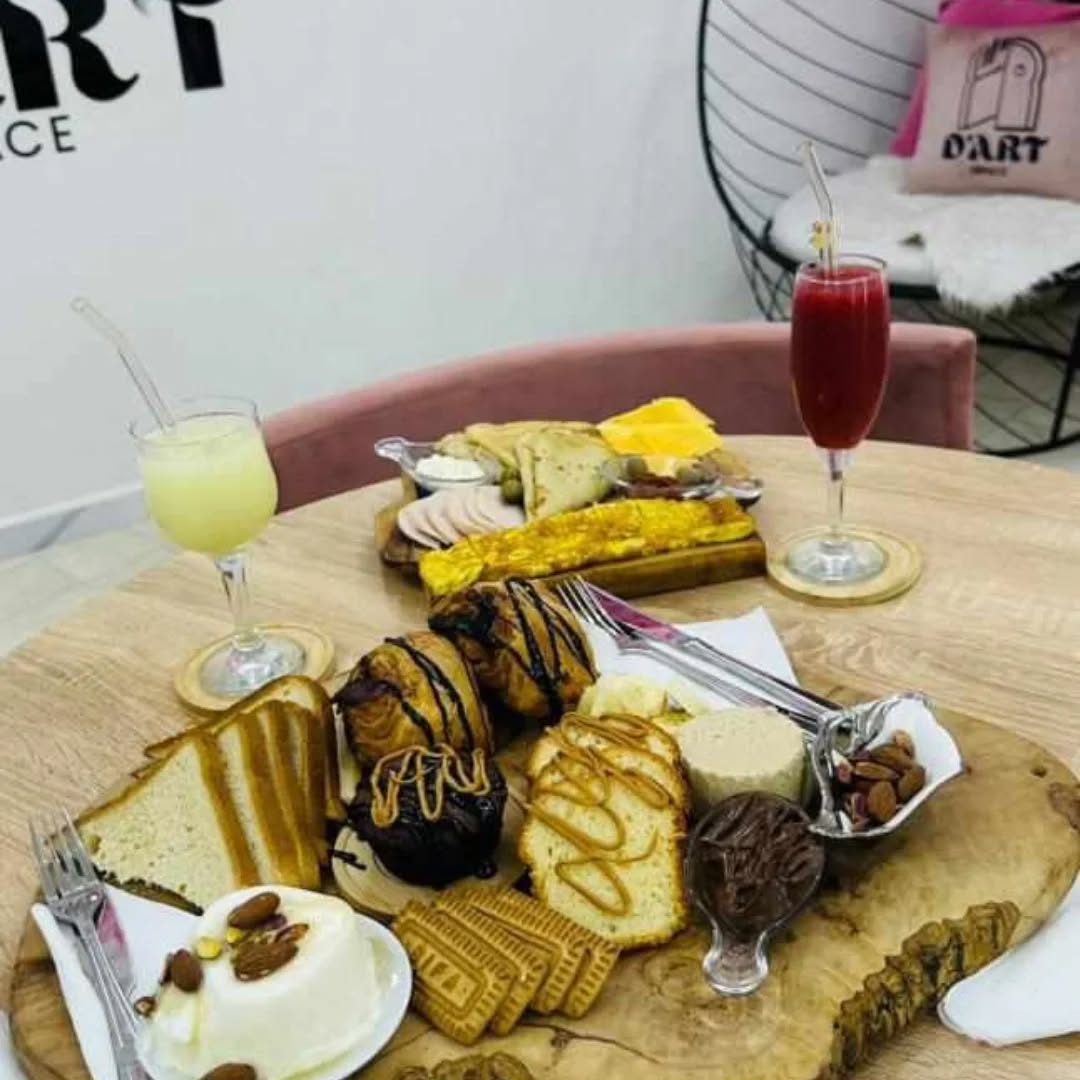 D'Art Espace: appetizing food display at venue