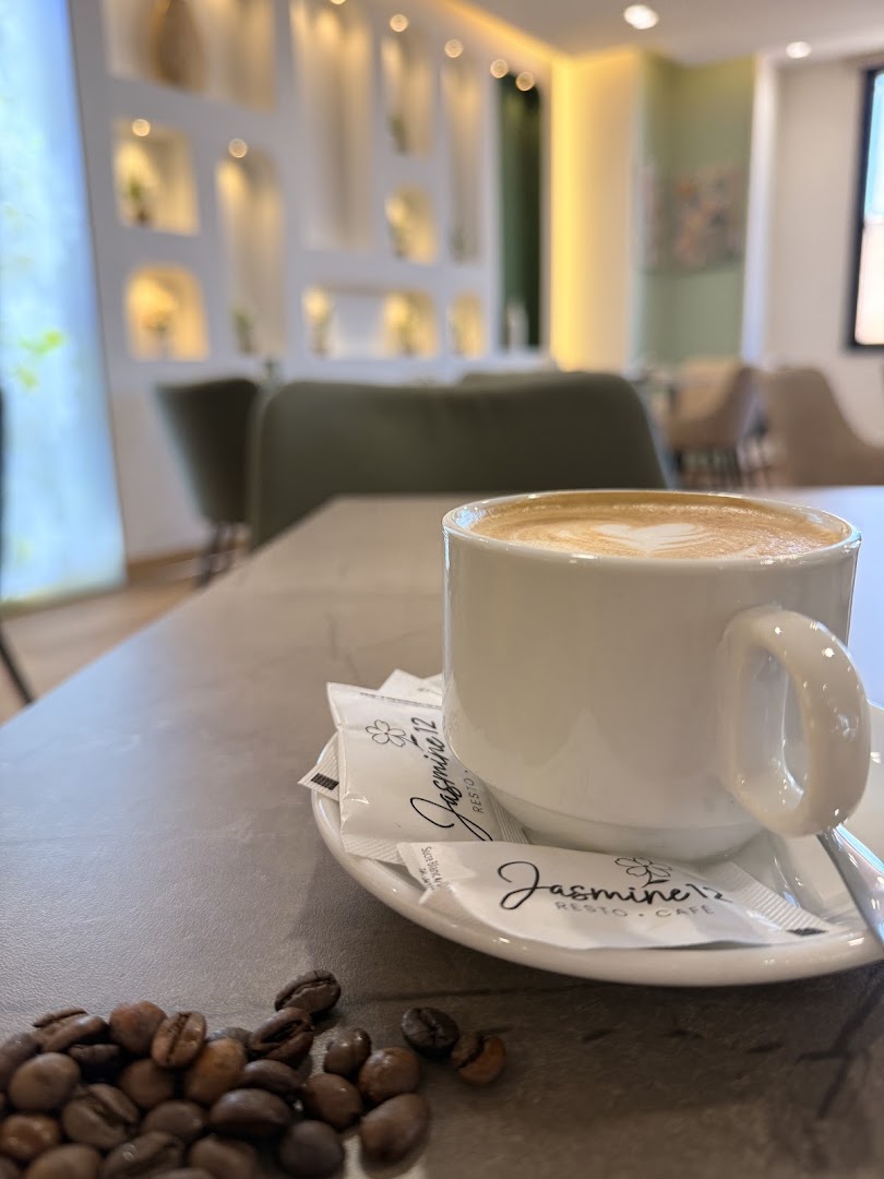 Jasmine 12: appealing, professional breakfast atmosphere photo